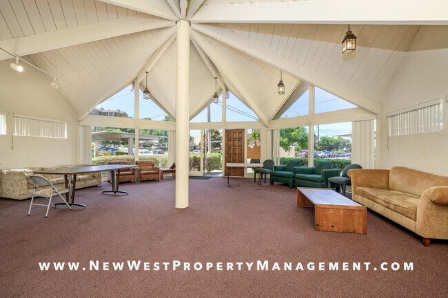 Building Photo - Recently Refreshed Point Loma 2-Bedroom at Baycrest! Small Pet OK! Available Now!
