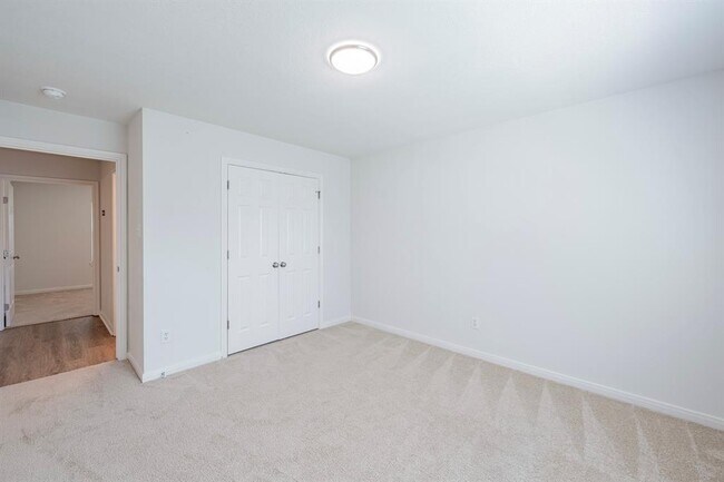 Building Photo - 331 Leisure Ln