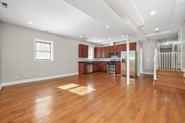 Building Photo - 6300 N Rockwell St