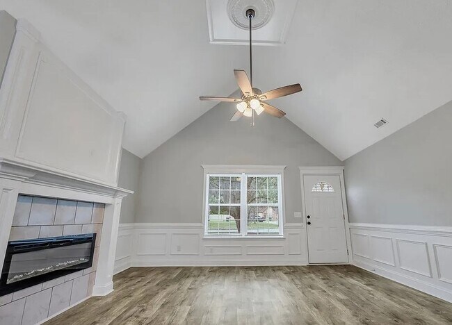 Building Photo - 812 Spanish Oak Dr