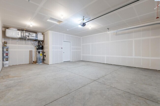 Building Photo - Beautiful brand new rental