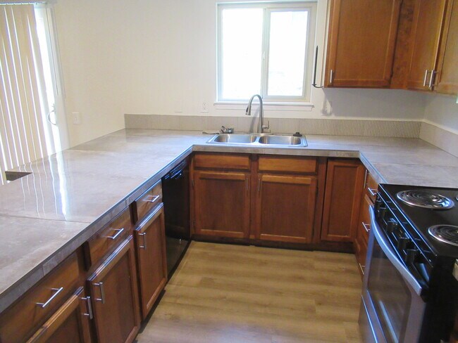 Building Photo - 3909 Smoke Tree Dr