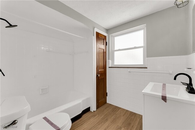 Building Photo - 17416 Throckley Ave