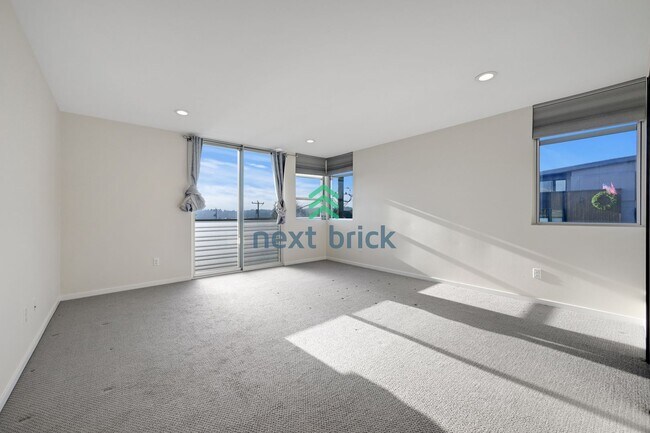 Building Photo - 3 BED & 2.5 BATH SINGLE FAMILY HOUSE FOR RENT