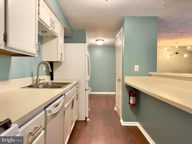 Building Photo - 55 Kenwood Dr