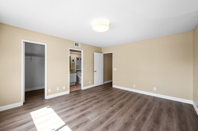 Building Photo - 1101 Golden Springs Dr