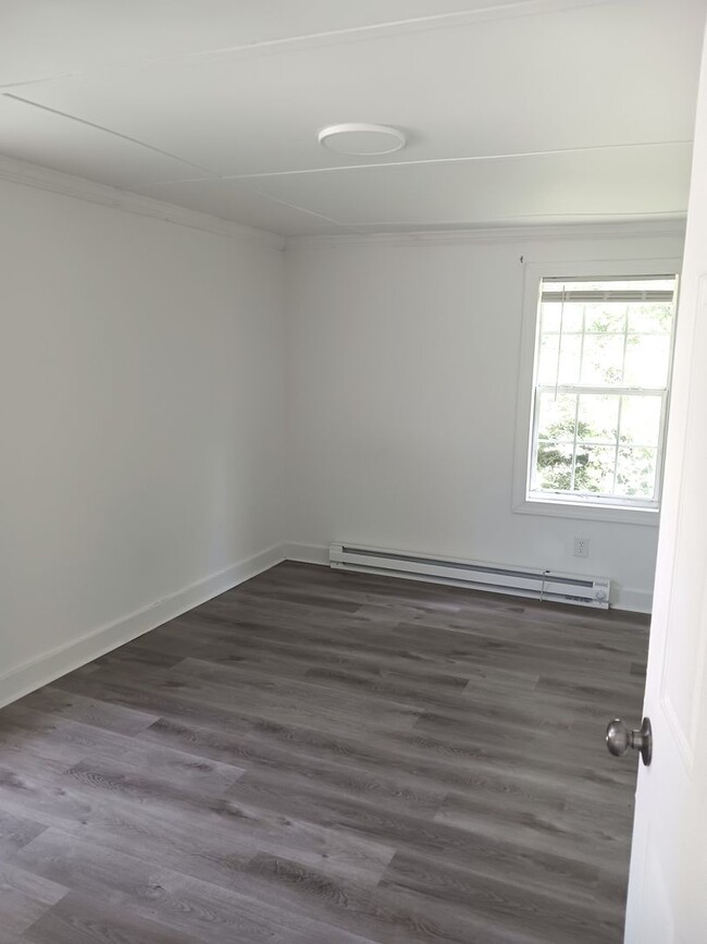 Building Photo - One Bedroom House Availalble for Rent in L...