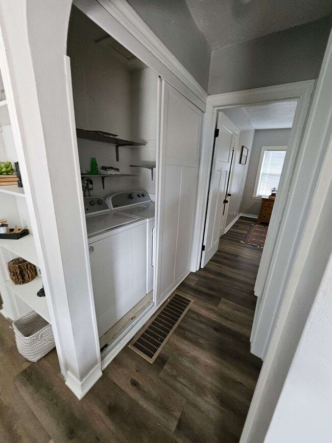 Building Photo - 2244 Park St