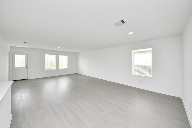 Building Photo - 105 Nicholas Rd