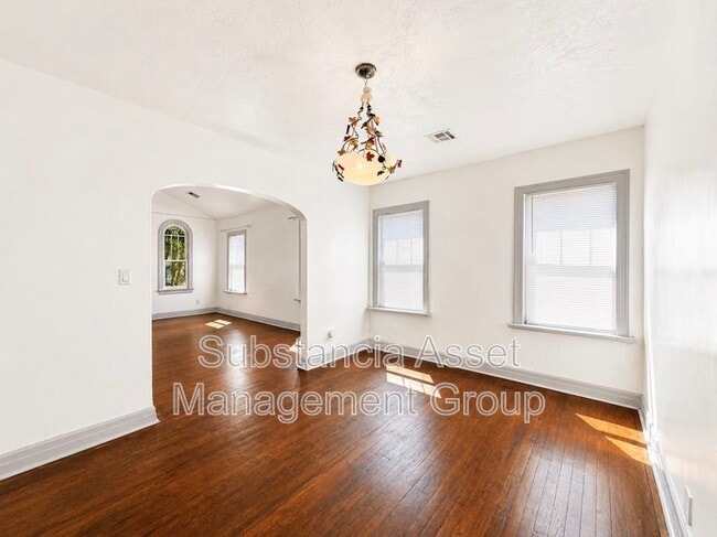 Building Photo - 939 East Dr