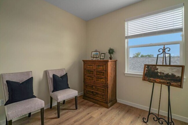 Building Photo - 190 Elma Ave SE