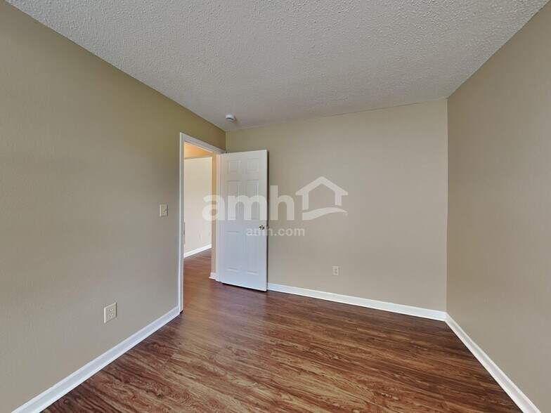 Building Photo - 15260 Fawn Meadow Dr