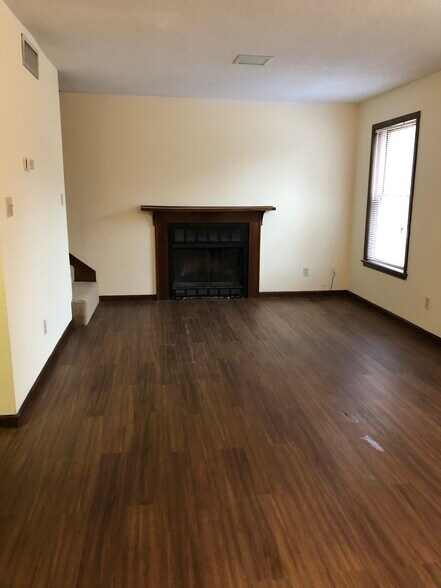 Building Photo - 117 Briarwood St