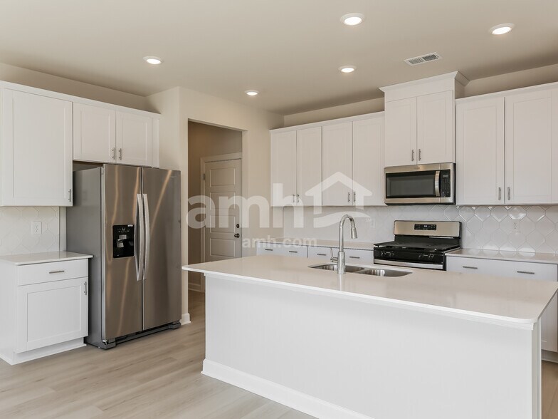 Building Photo - 790 Treeline Rd