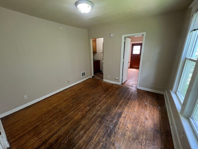 Building Photo - 219 E Mifflin St