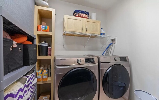 Building Photo - End Unit townhouse w/bump out in Ballenger Creek ready for you mid May!