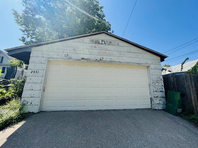 Building Photo - "Spacious 5-Bedroom Retreat with Elegant Hardwood Floors in Vibrant Minneapolis Neighborhood!"