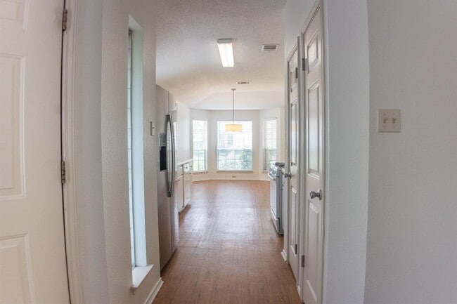 Building Photo - 8137 Huddleston Ln