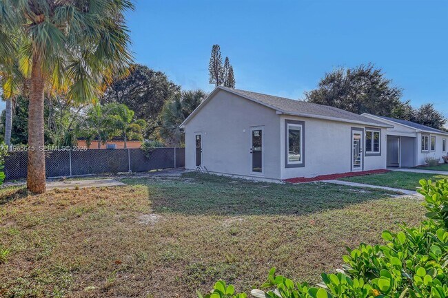 Building Photo - 802 S M St