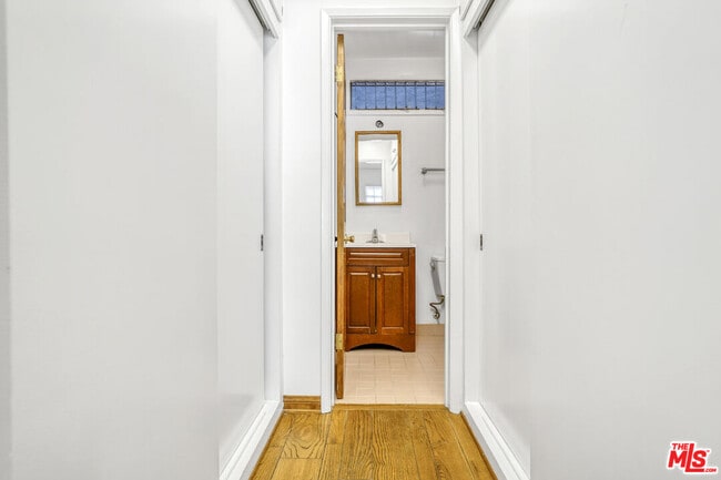 Building Photo - 218 S Gale Dr