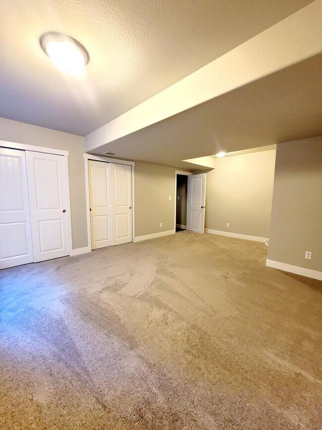 Building Photo - 7376 Peachleaf Dr