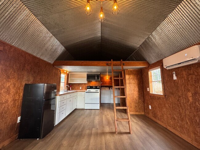 Building Photo - Half Off 1st Month's Rent ! Cozy Tiny Home In Waynesville, MO!