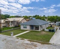 Building Photo - 117 Mercedez Dr