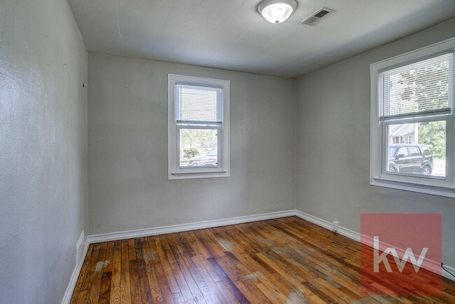 Building Photo - One Level, 2 Bedroom Unit in Kingsport