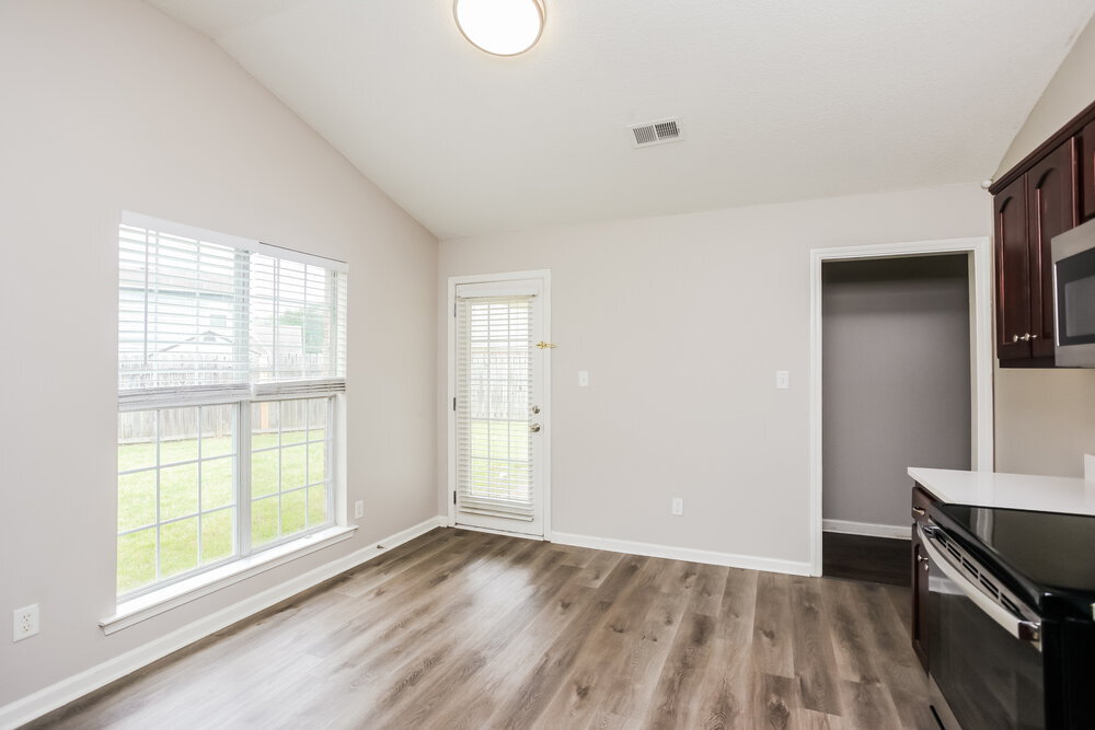 Building Photo - 10218 Cottage Oaks Cove