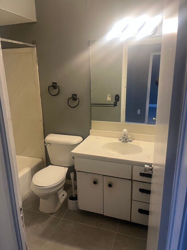 Building Photo - 800 Central Ave