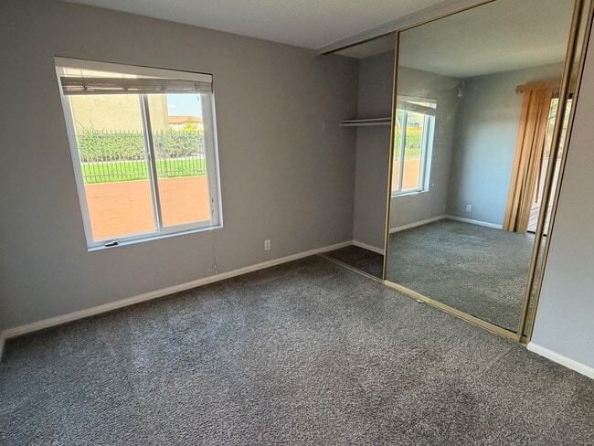 Building Photo - 433 Autumn Dr