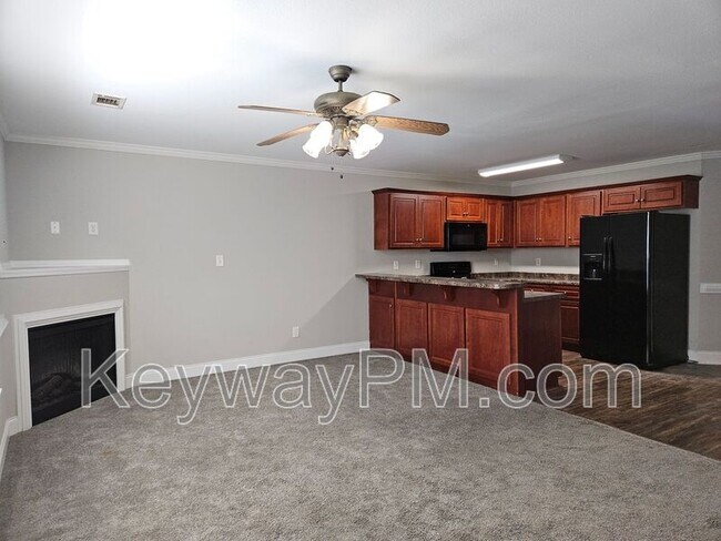 Building Photo - 2054 Reserve Ln