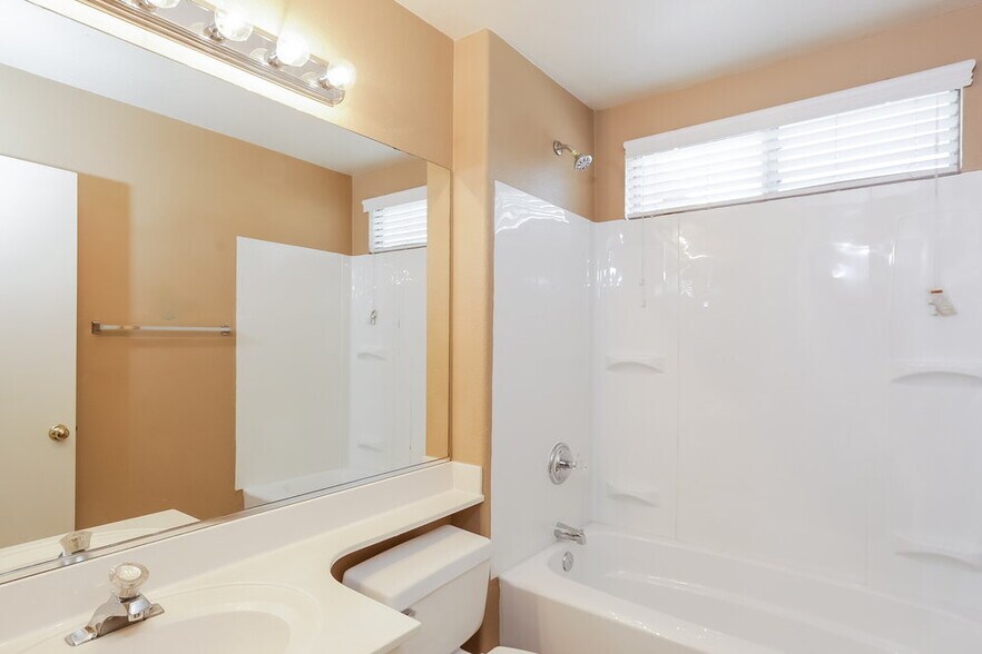Building Photo - 2030 N 87th Dr