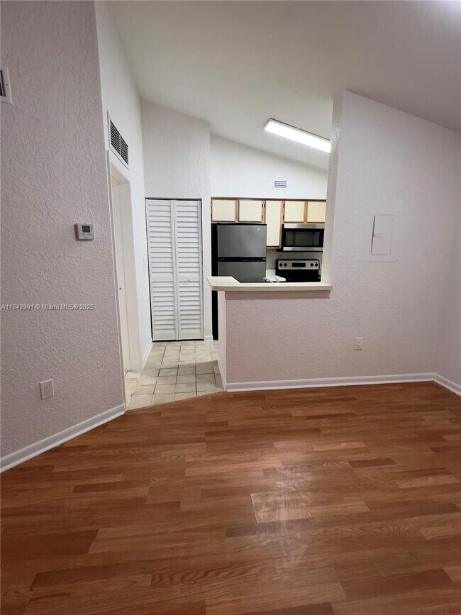 Building Photo - 2861 N Oakland Forest Dr