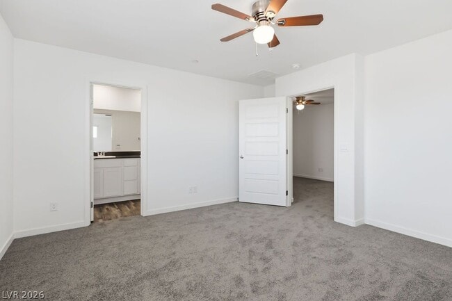 Building Photo - 482 Golden Myna Ave