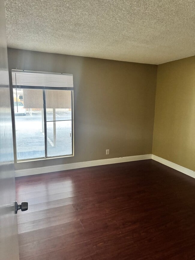 Building Photo - 4814 E Rialto Ave