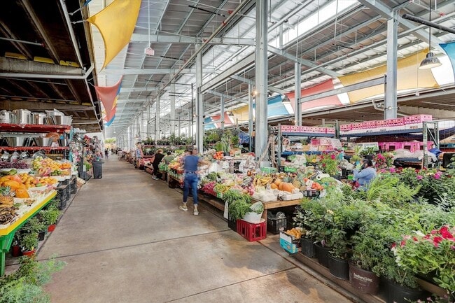 Building Photo - 1847 Cortlandt St