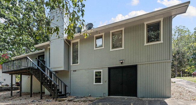 Building Photo - 7 Whitwick Ln