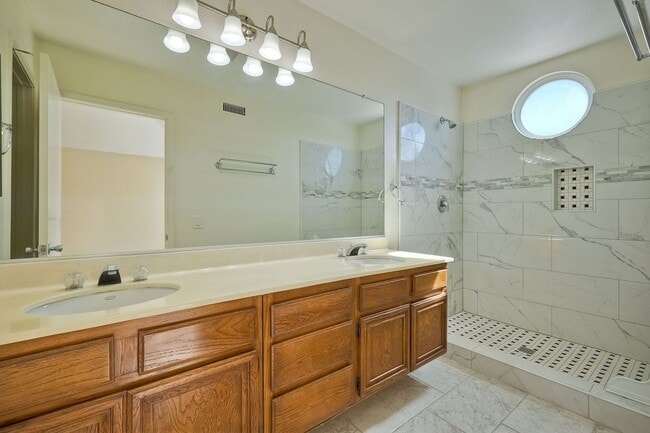 Building Photo - 3Bed/2Bath in Rancho Del Oro~ Ave Sevilla