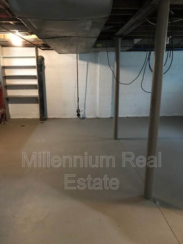 Building Photo - 136 E Hopkins Ave