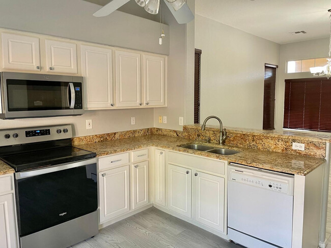 Building Photo - 686 W Del Rio St