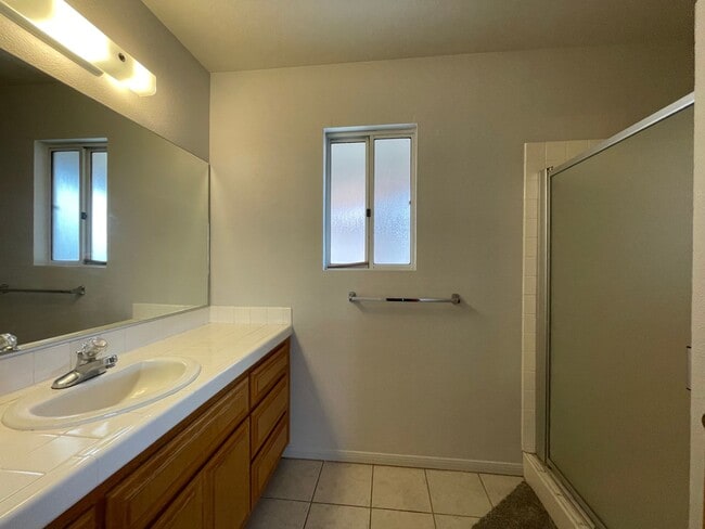 Building Photo - Two Bedroom Two Bathroom Home in Hemet!