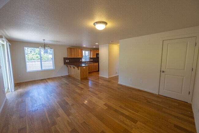 Building Photo - Three bedroom home in Orchards. - Central Air
