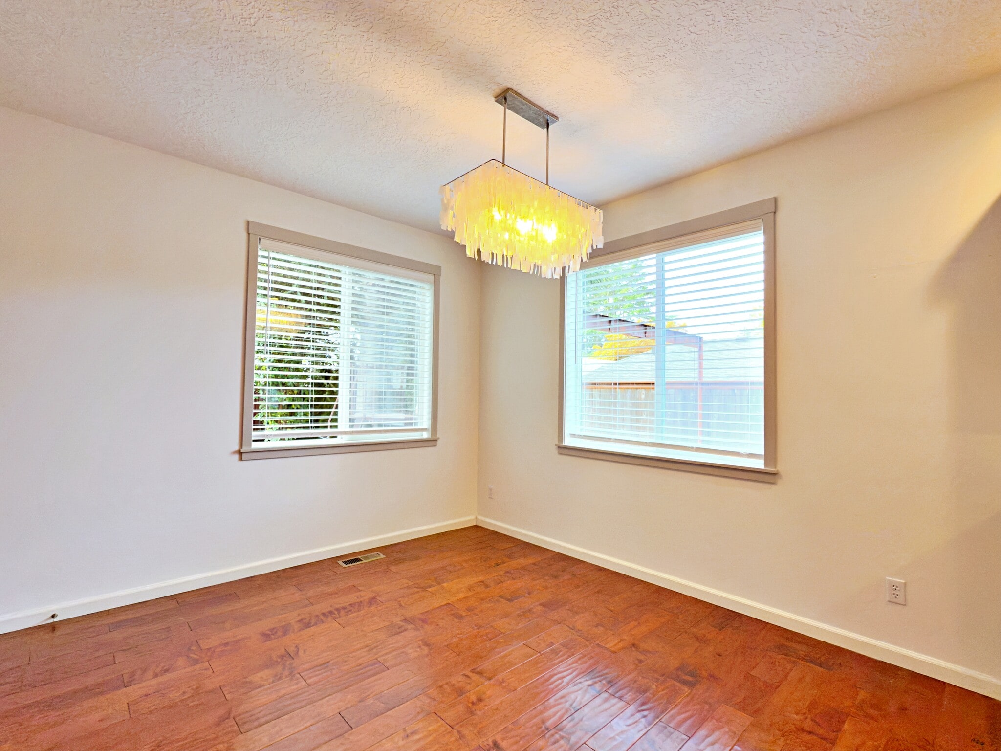 Building Photo - 411 SE 52nd Ave
