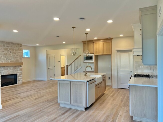 Building Photo - Gorgeous Ridgefield Home
