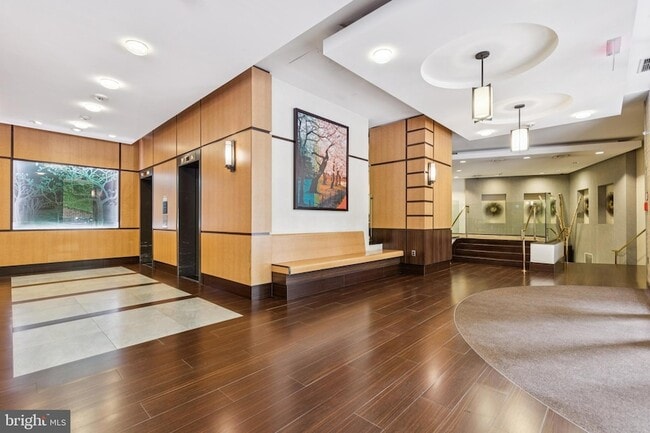 Building Photo - 307 Yoakum Pkwy
