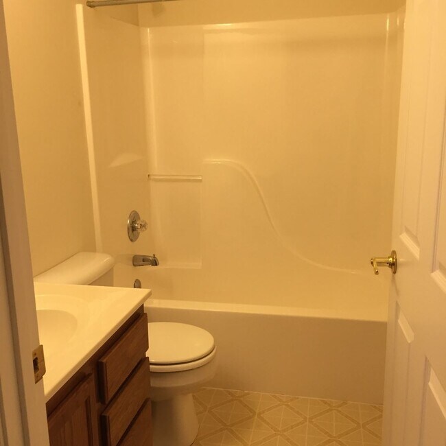 Building Photo - 2320 Willows Ct