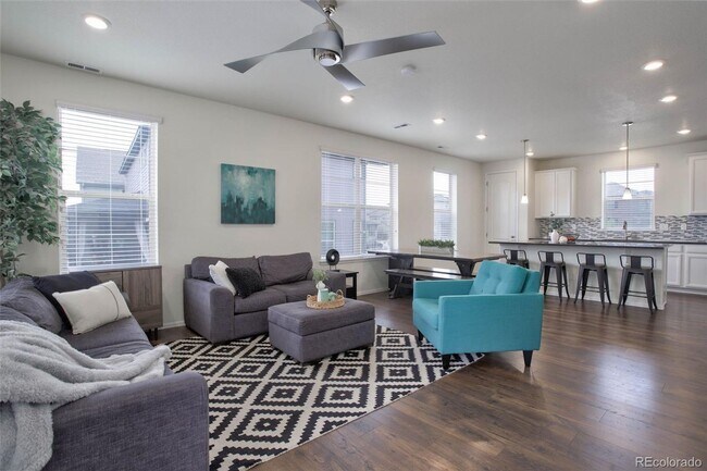 Building Photo - Lovely Newer 3 Bedroom Home