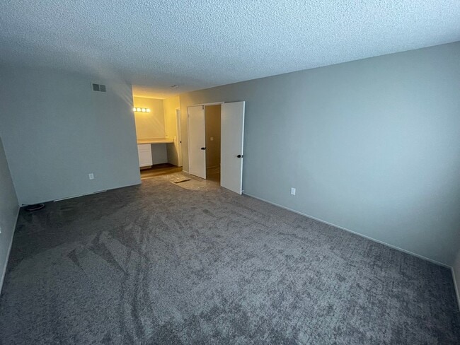 Building Photo - 4 Bedroom Cul-du-sac Home Avaialble!