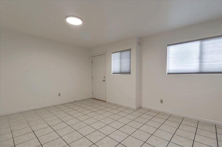 Building Photo - 336 Chesley Ave